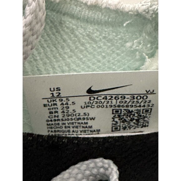 Nike Womens React Escape Run Sz 12 Flyknit Running Shoes Barely Green DC4269 300 - Picture 9 of 9